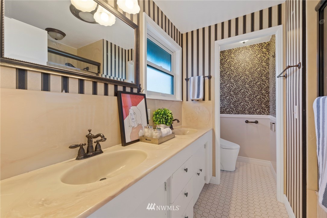 9630 Hilltop Road Bellevue, WA 98004 - Photo 23 of 40 Gallery Image 23