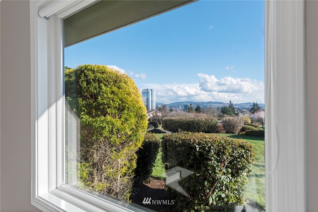 9630 Hilltop Road Bellevue, WA 98004 - Photo 26 of 40 Gallery Image 26