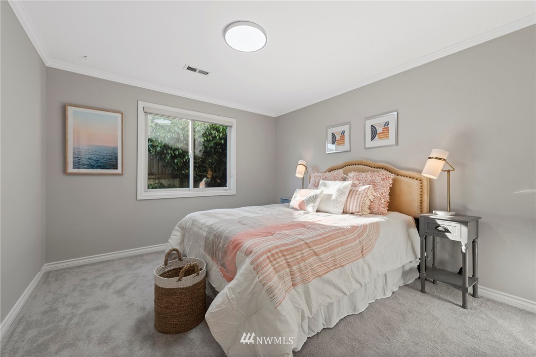 9630 Hilltop Road Bellevue, WA 98004 - Photo 27 of 40 Gallery Image 27