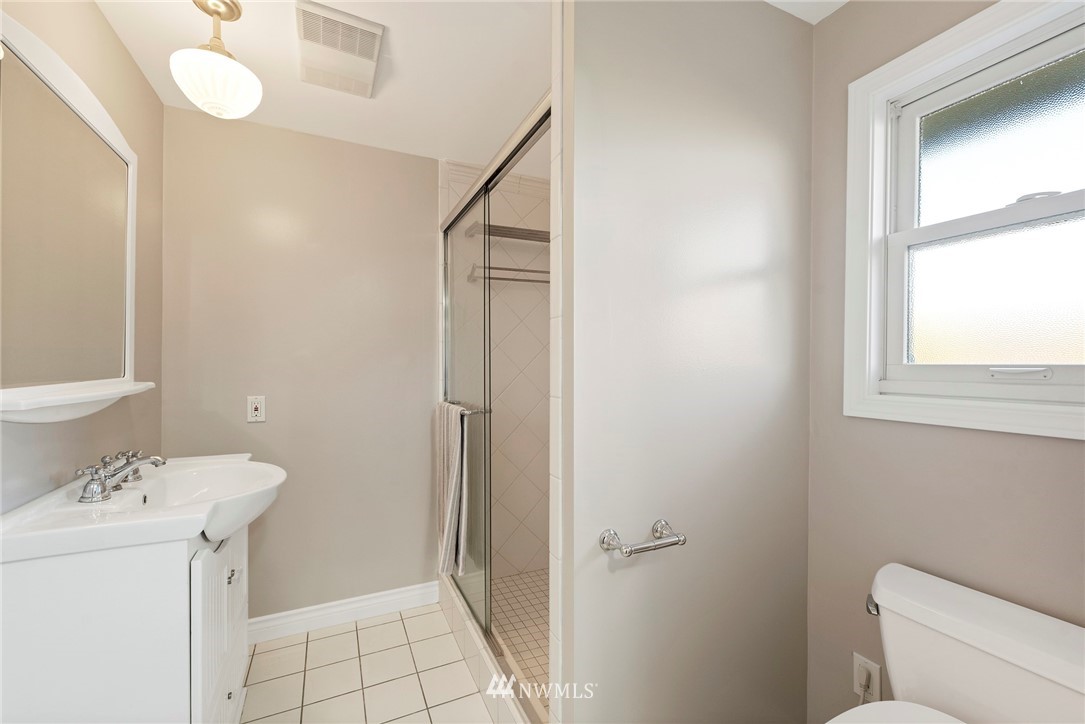 9630 Hilltop Road Bellevue, WA 98004 - Photo 29 of 40 Gallery Image 29