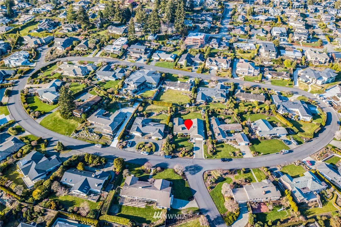 9630 Hilltop Road Bellevue, WA 98004 - Photo 4 of 40 Gallery Image 4