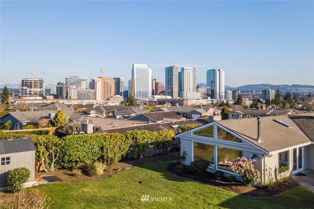 9630 Hilltop Road Bellevue, WA 98004 - Photo 5 of 40 Gallery Image 5
