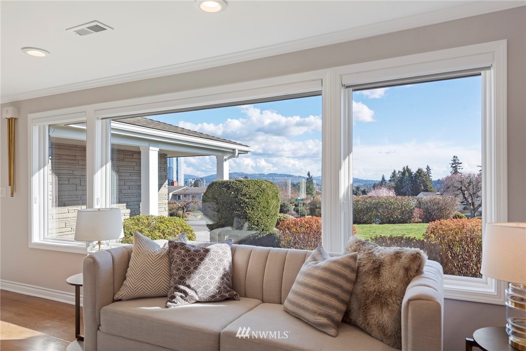 9630 Hilltop Road Bellevue, WA 98004 - Photo 9 of 40 Gallery Image 9