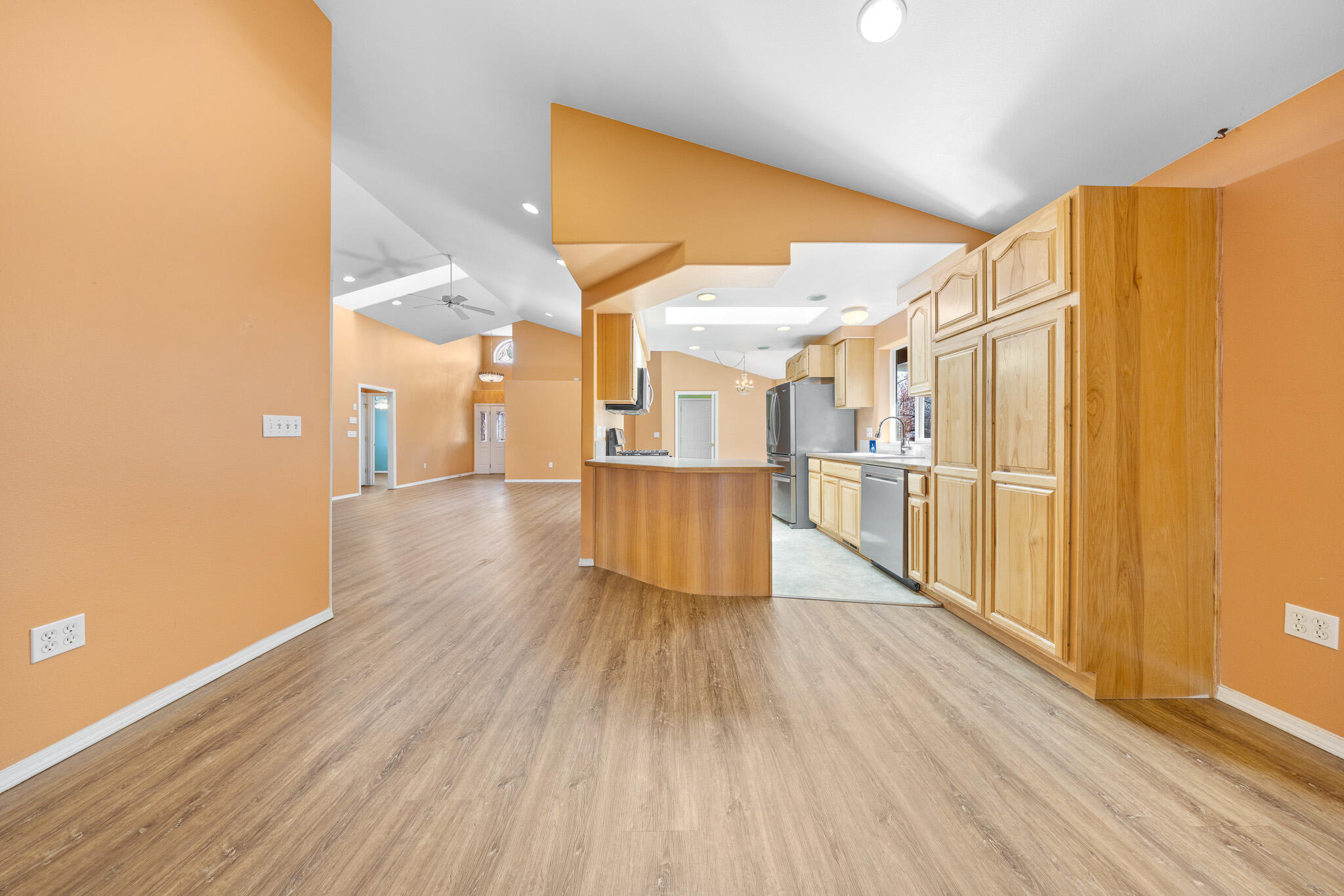 1549 Glacier Ridge Road Bend, OR 97701 - Photo 10 of 27 a view of a hallway with wooden floor