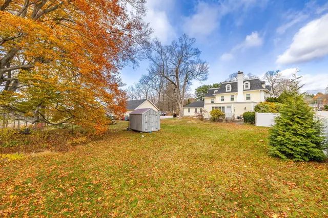 a view of a outdoor space in front of the house
