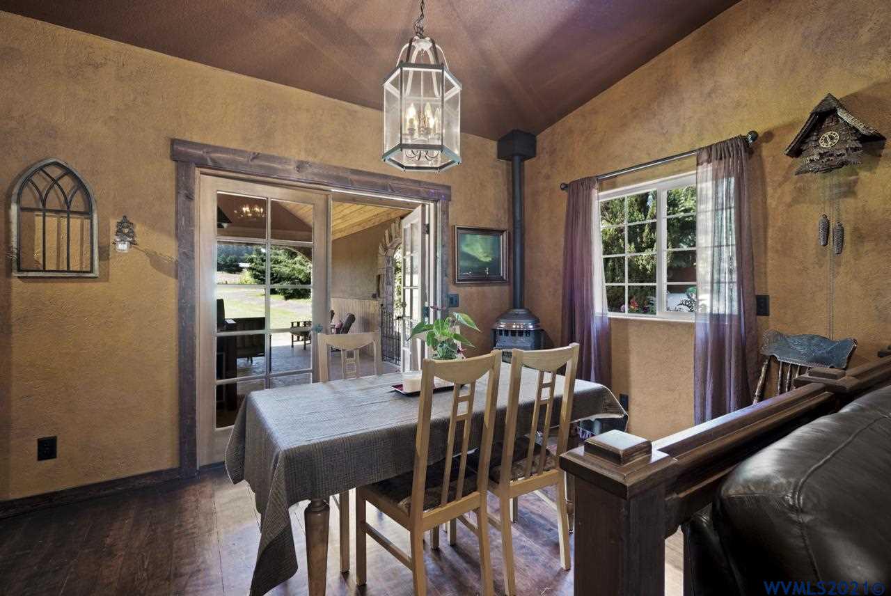 16712 South Carus Road Beavercreek, OR 97004 - Photo 12 of 42 Gallery Image 12