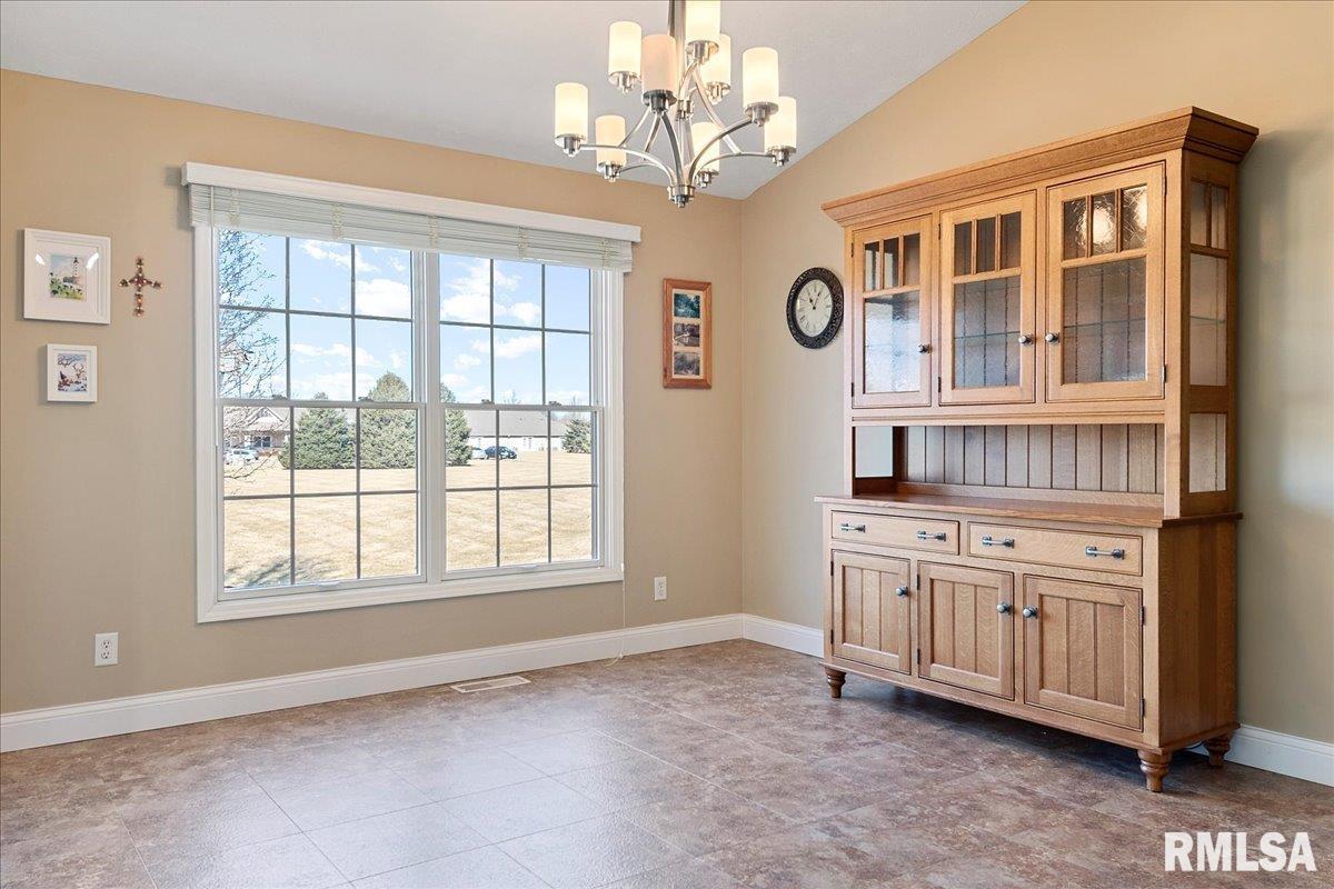 715 Heathrow Lane Rochester, IL 62563 - Photo 11 of 42