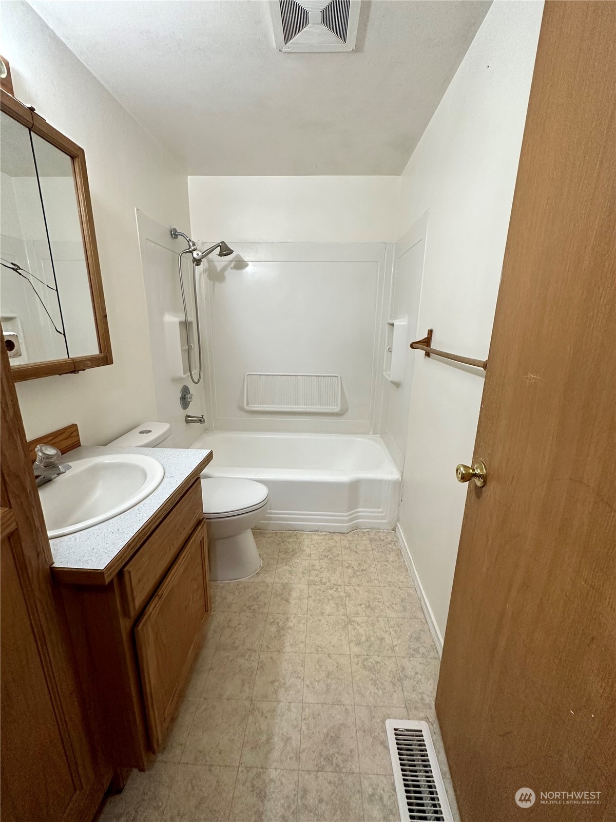 527 North Clark Road Moses Lake, WA 98837 - Photo 13 of 21 Gallery Image 13