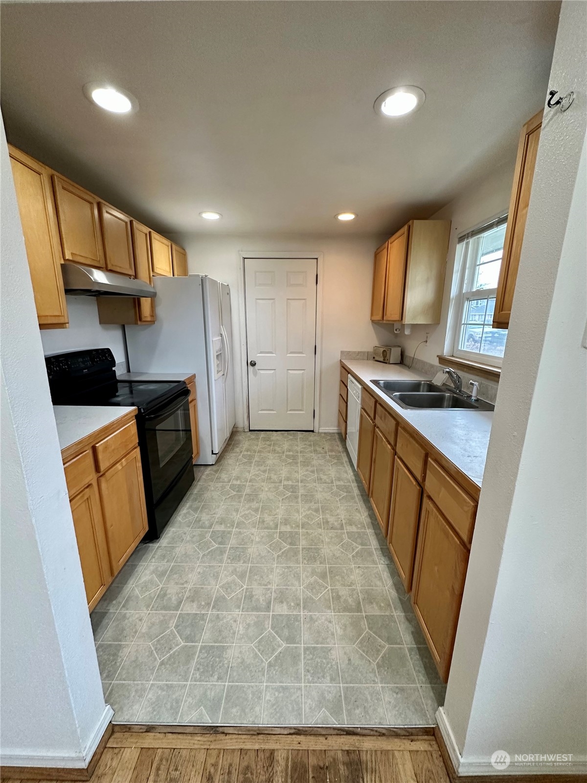 527 North Clark Road Moses Lake, WA 98837 - Photo 5 of 21 Gallery Image 5