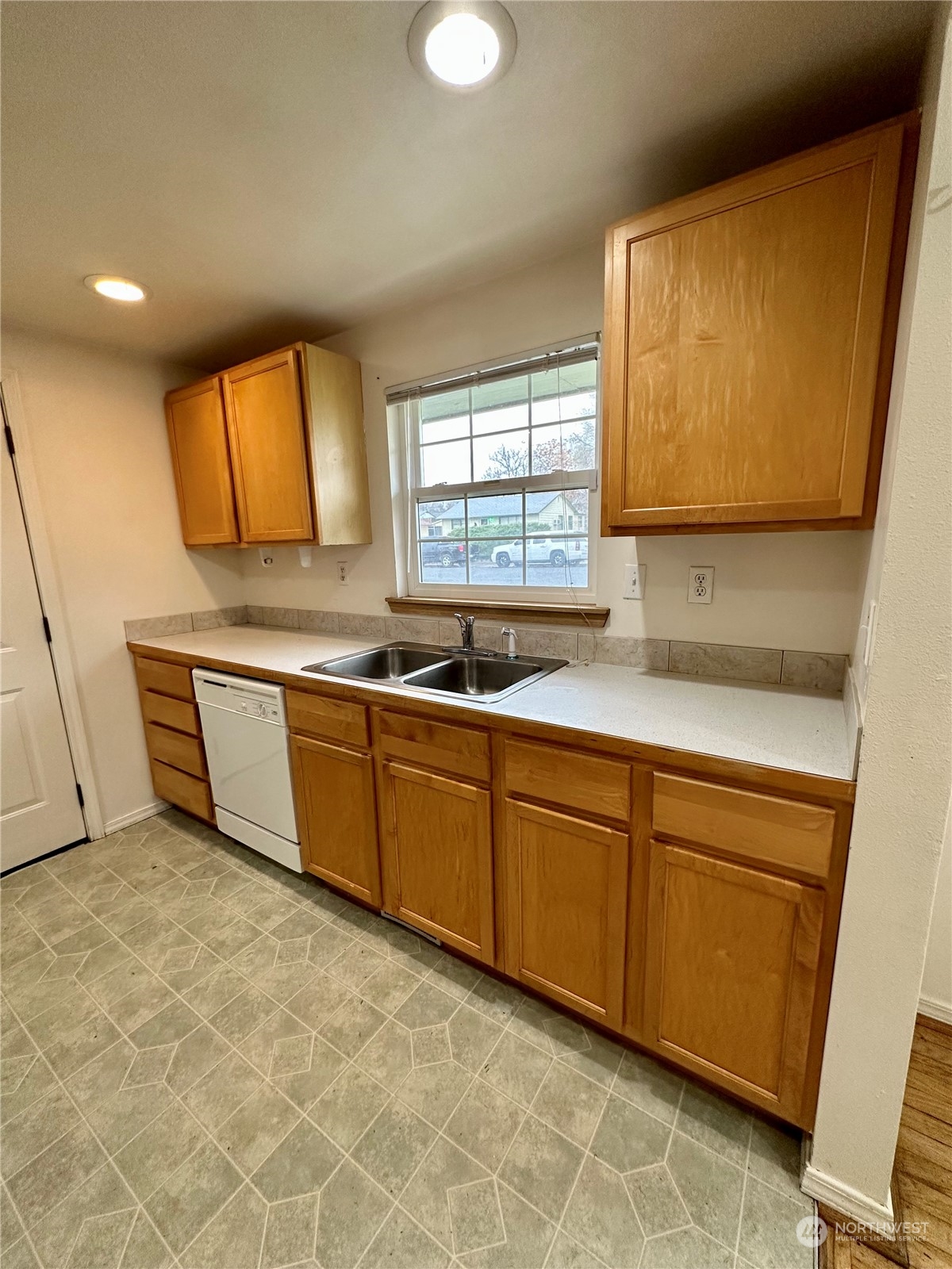 527 North Clark Road Moses Lake, WA 98837 - Photo 6 of 21 Gallery Image 6