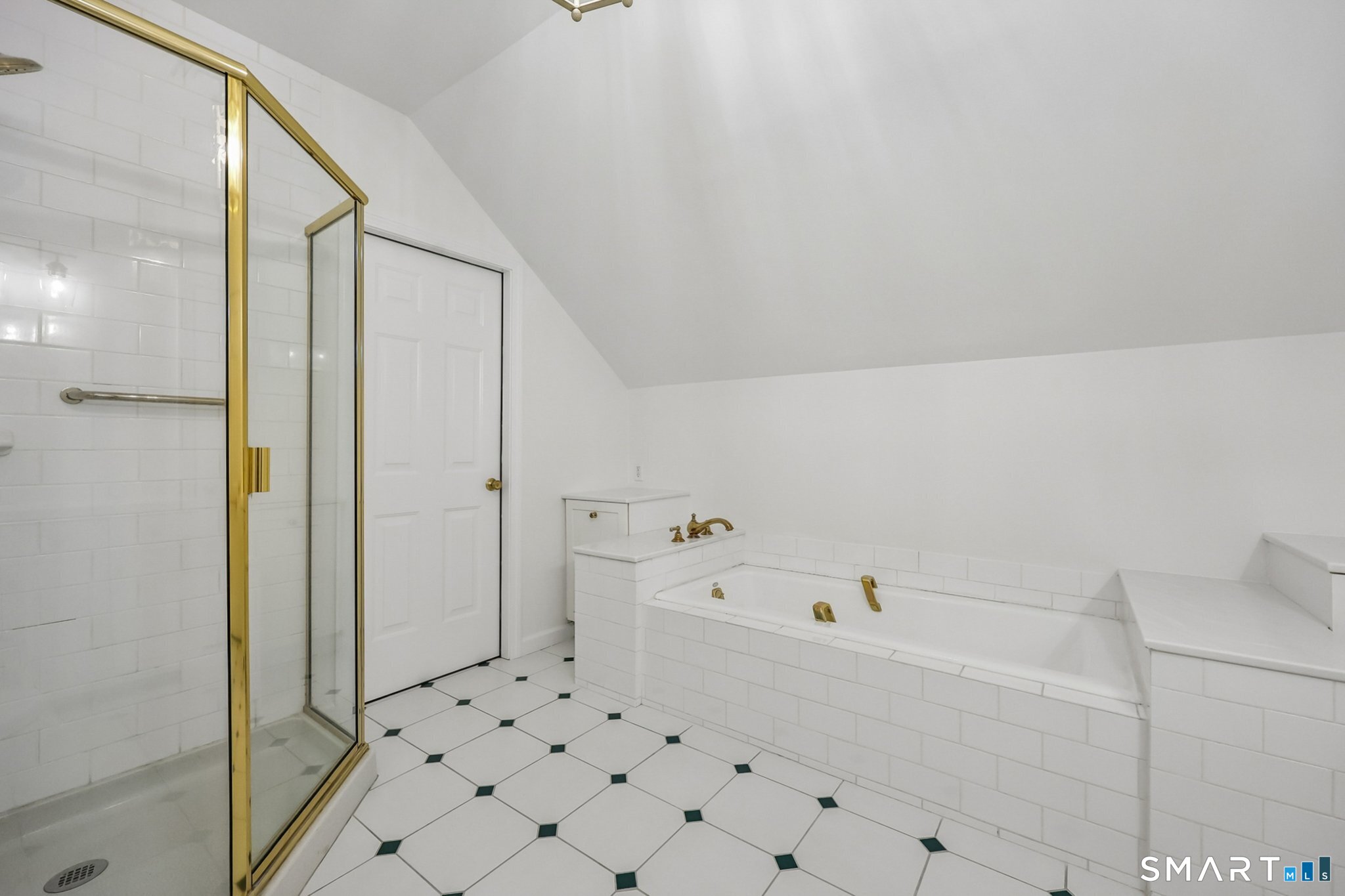 206 Peddlers Road Guilford, CT 06437 - Photo 23 of 29