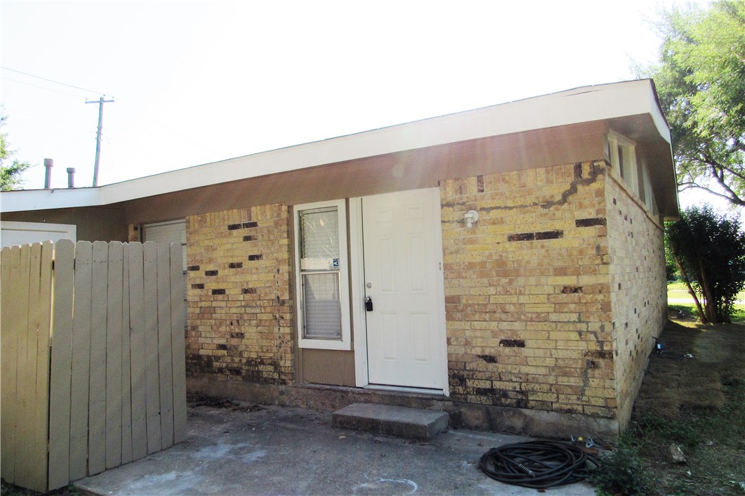 2710 St Edwards Circle Austin, TX 78704 - Photo 2 of 11 2710 St Eds Circle Unit A