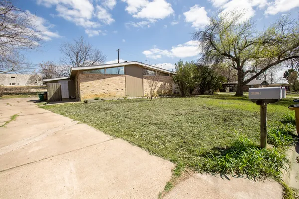 $1,300 | 2710 St Edwards Circle, Unit A, Austin, TX 78704