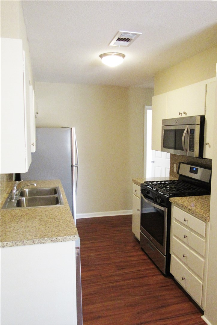2710 St Edwards Circle Austin, TX 78704 - Photo 5 of 11 Kitchen New Appliances.