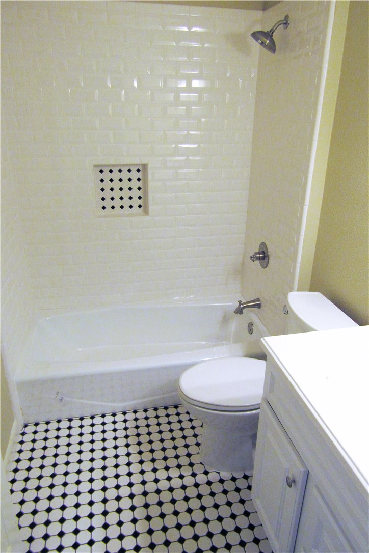 2710 St Edwards Circle Austin, TX 78704 - Photo 10 of 11 Bath