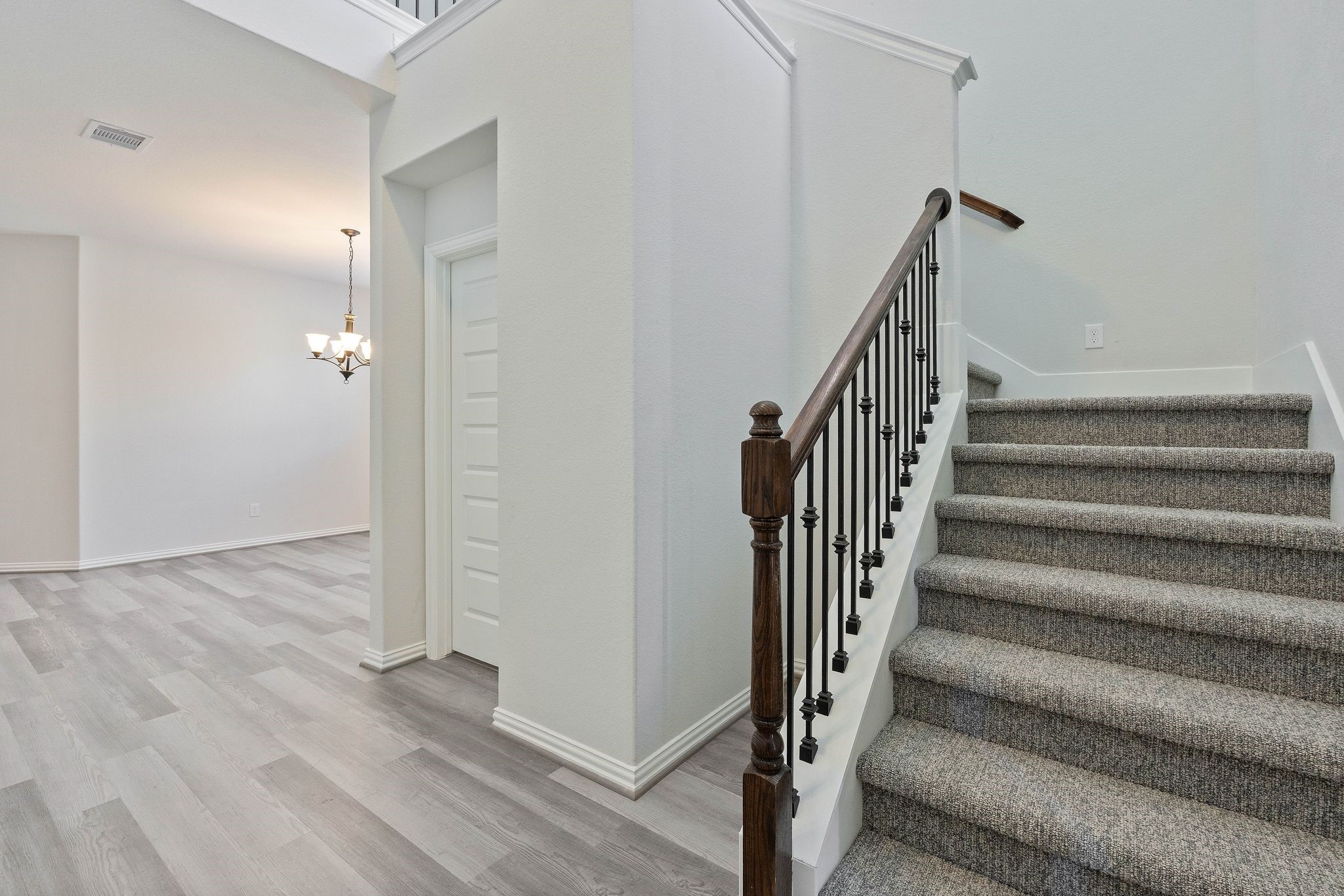 143 Scarlet Maple Way Conroe, TX 77318 - Photo 2 of 24