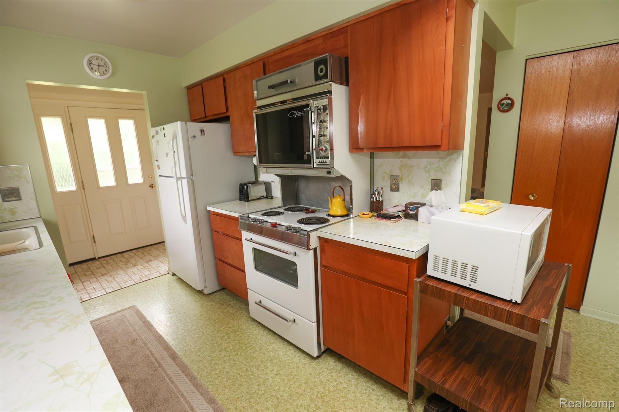 5896 Cobb Road Lapeer, MI 48446 - Photo 9 of 42 182A3115.jpg