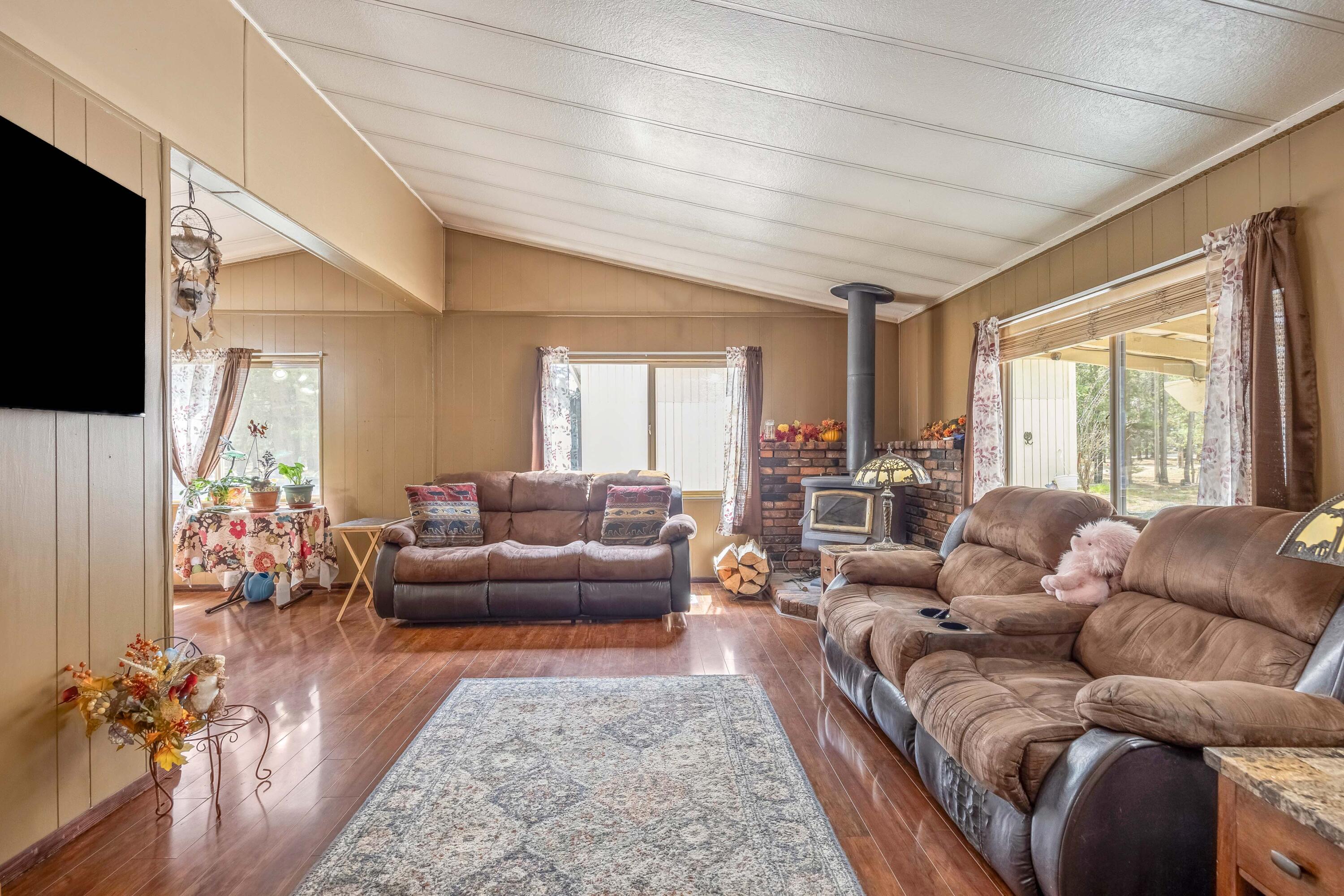 52851 Wayside Loop La Pine, OR 97739 - Photo 3 of 31 Livingroom2