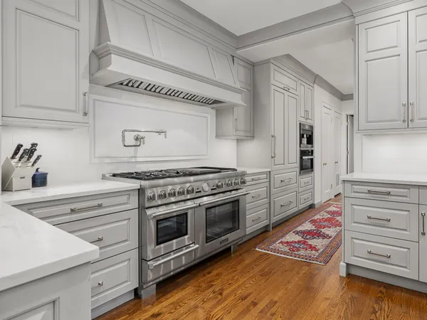$1,350,000 | 232 East Walton Place, Unit 5E, Chicago, IL 60611