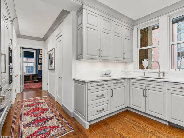 $1,350,000 | 232 East Walton Place, Unit 5E, Chicago, IL 60611