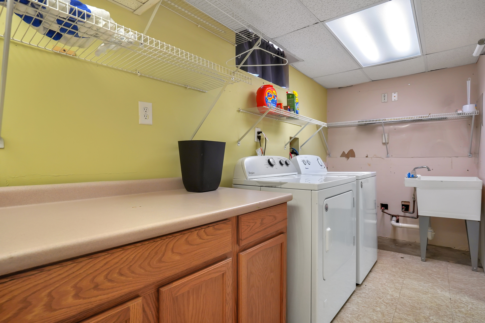 1134 South Myrtle Avenue Kankakee, IL 60901 - Photo 25 of 32 a utility room with dryer and washer