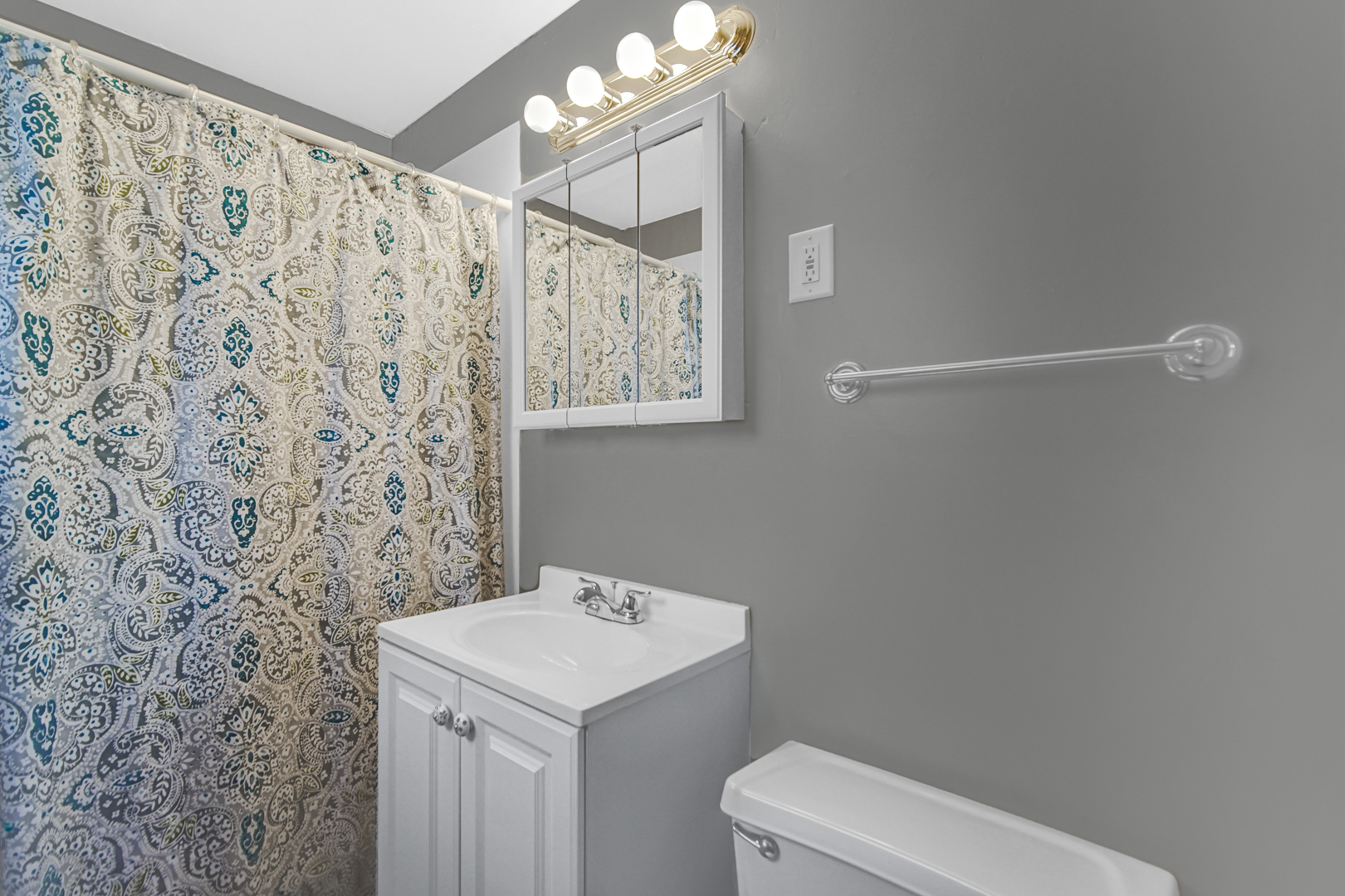 1634 Burr Oak Road Homewood, IL 60430 - Photo 23 of 36 a bathroom with a sink a toilet and shower