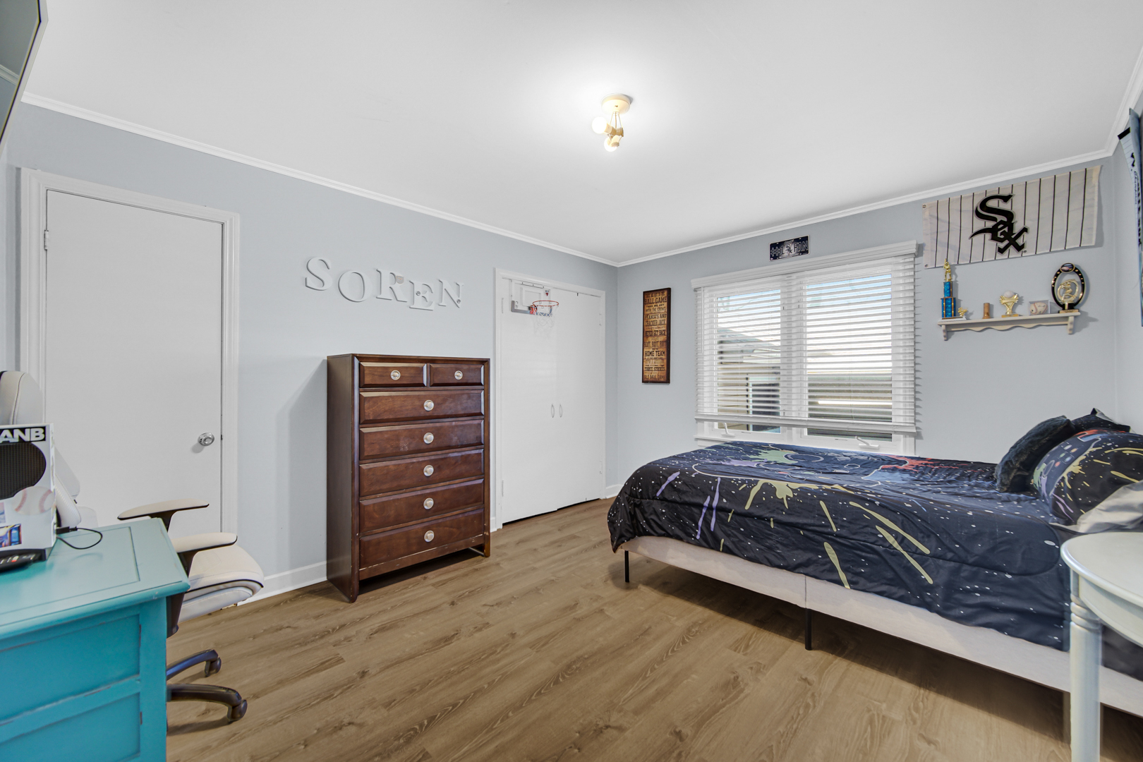 1634 Burr Oak Road Homewood, IL 60430 - Photo 25 of 36 a bedroom with a bed and a desk