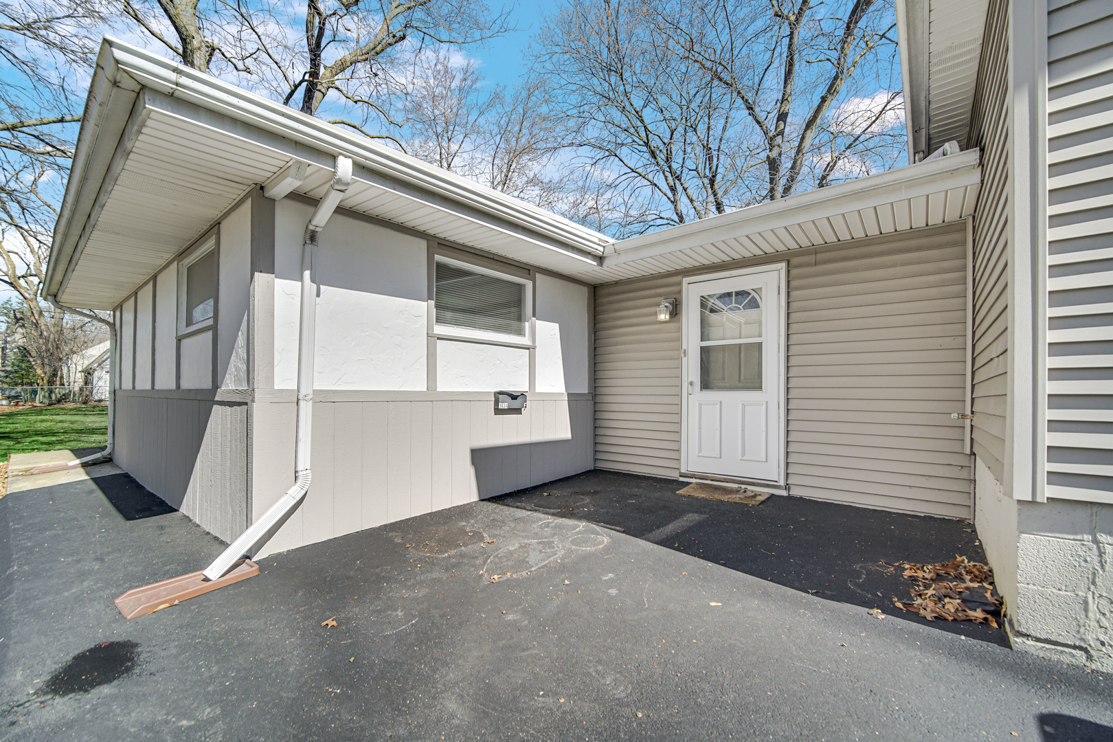 1634 Burr Oak Road Homewood, IL 60430 - Photo 35 of 36 a view of a garage