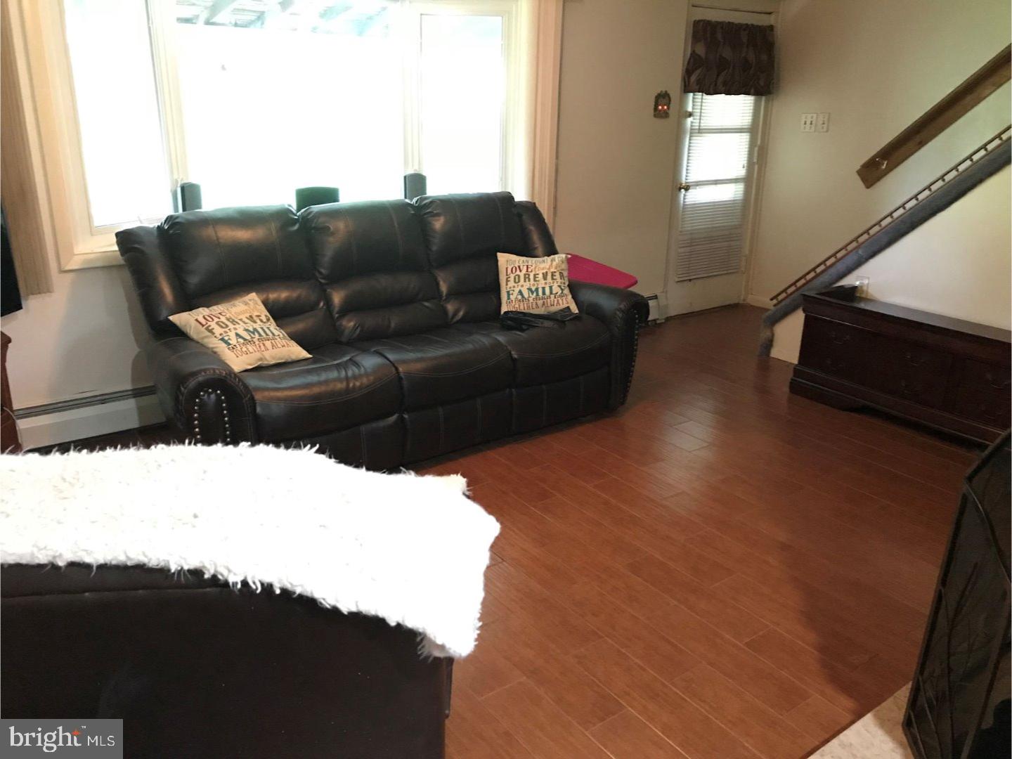 9220 Academy Road Philadelphia, PA 19114 - Photo 6 of 18 Living Room