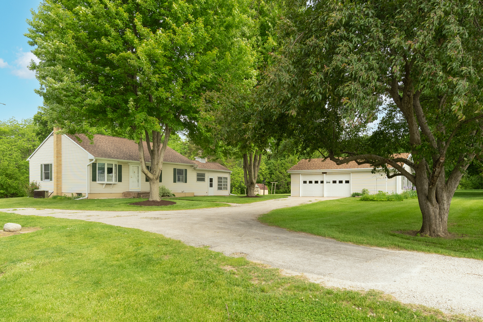698 North 2853rd Road LaSalle, IL 61301 - Photo 9 of 39 a house view with a outdoor space