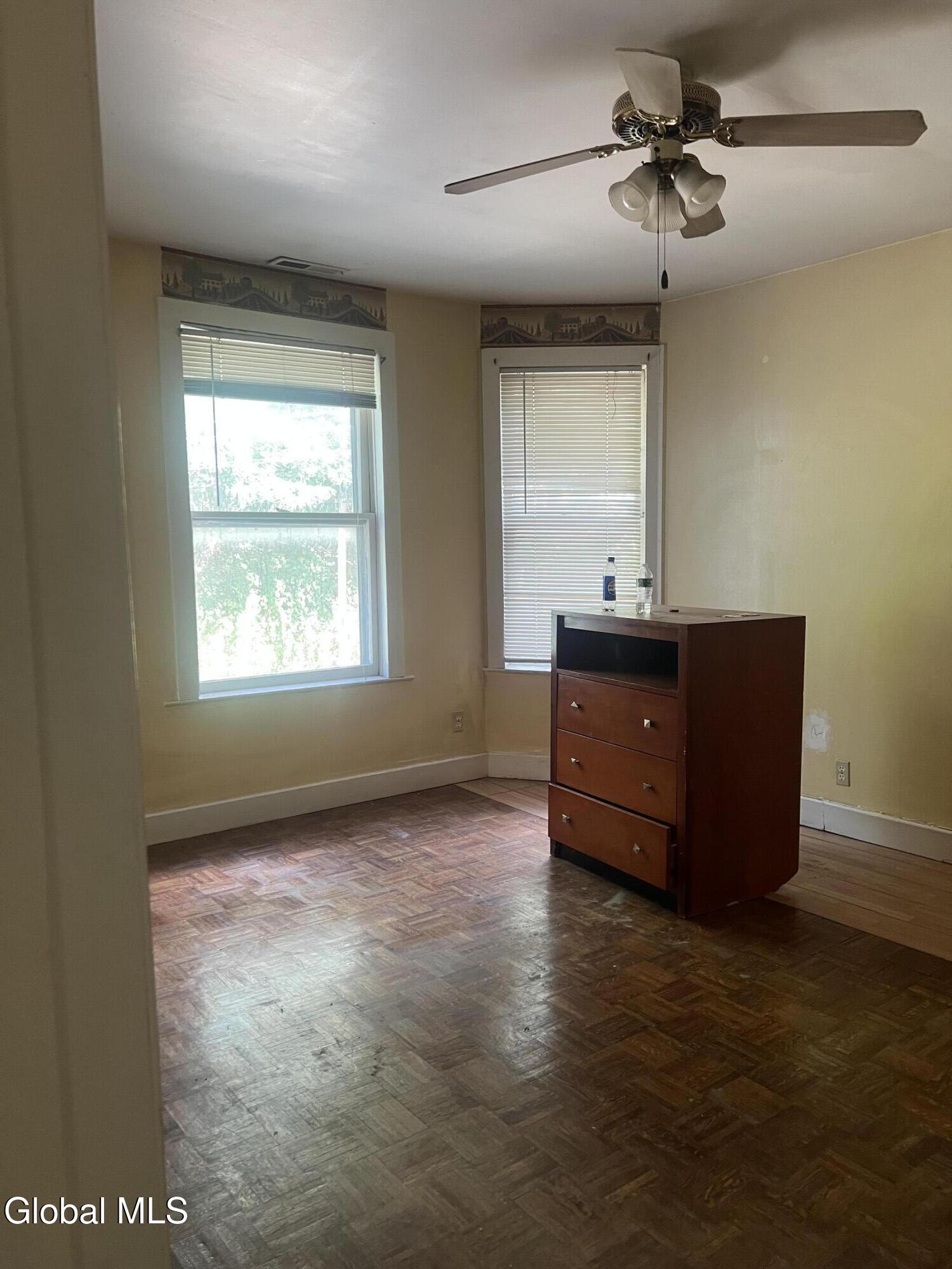 562 Crane Street Schenectady, NY 12303 - Photo 4 of 8 Living Room 2