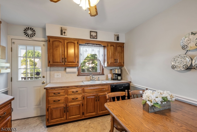 65 Harding Avenue Totowa, NJ 07512 - Photo 13 of 36