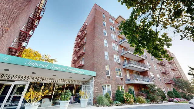 $399,999 | 55 Austin Place, Unit Y2 | Tompkinsville