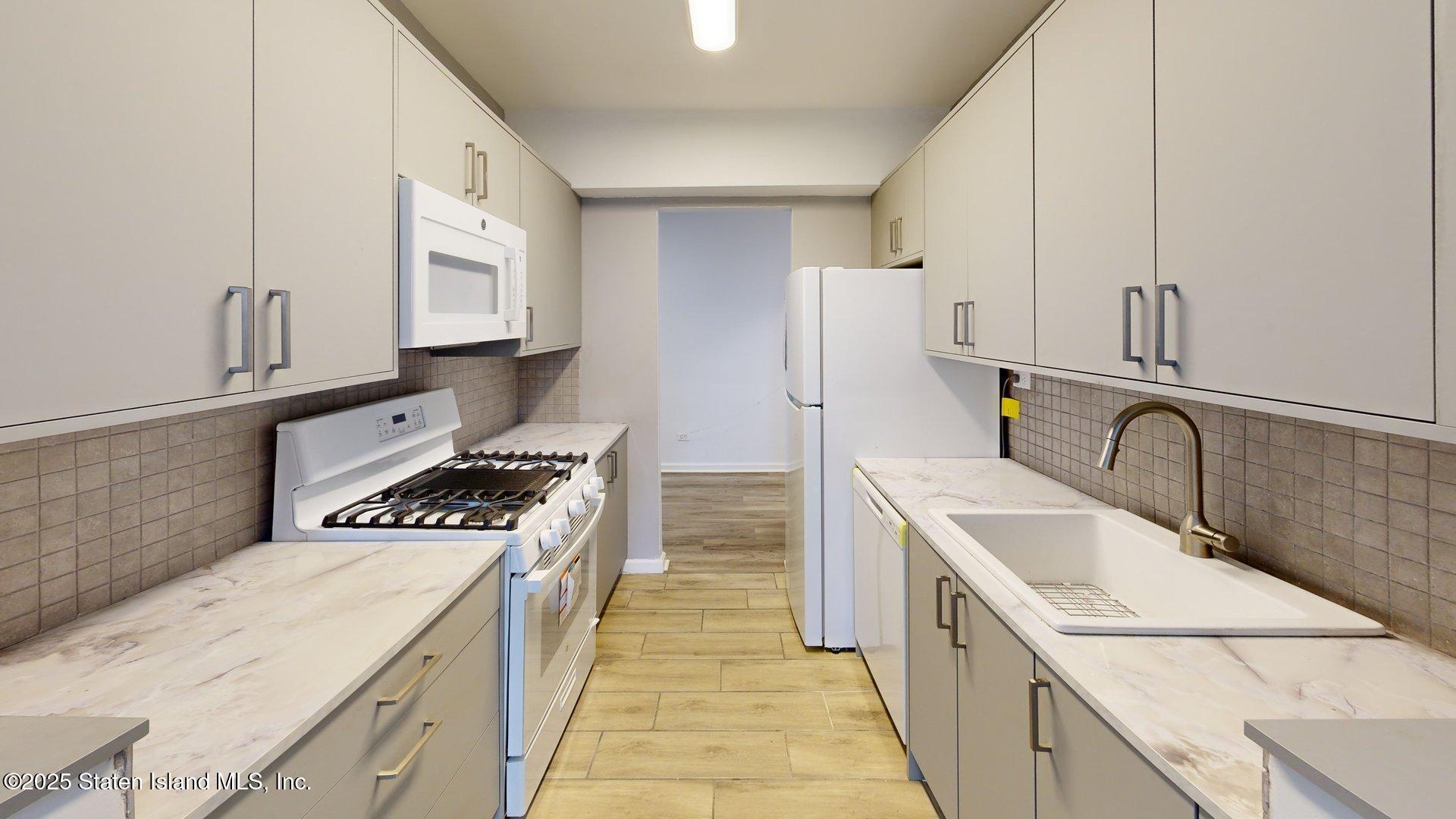 55 Austin Place, Unit Y2 Staten Island, NY 10304 - Photo 3 of 19 55-Austin-Pl-2Y-Kitchen