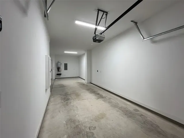 a view of empty room with a ceiling fan