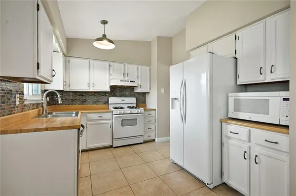 $190,000 | 507 Ranchero Place, Belton, MO 64012