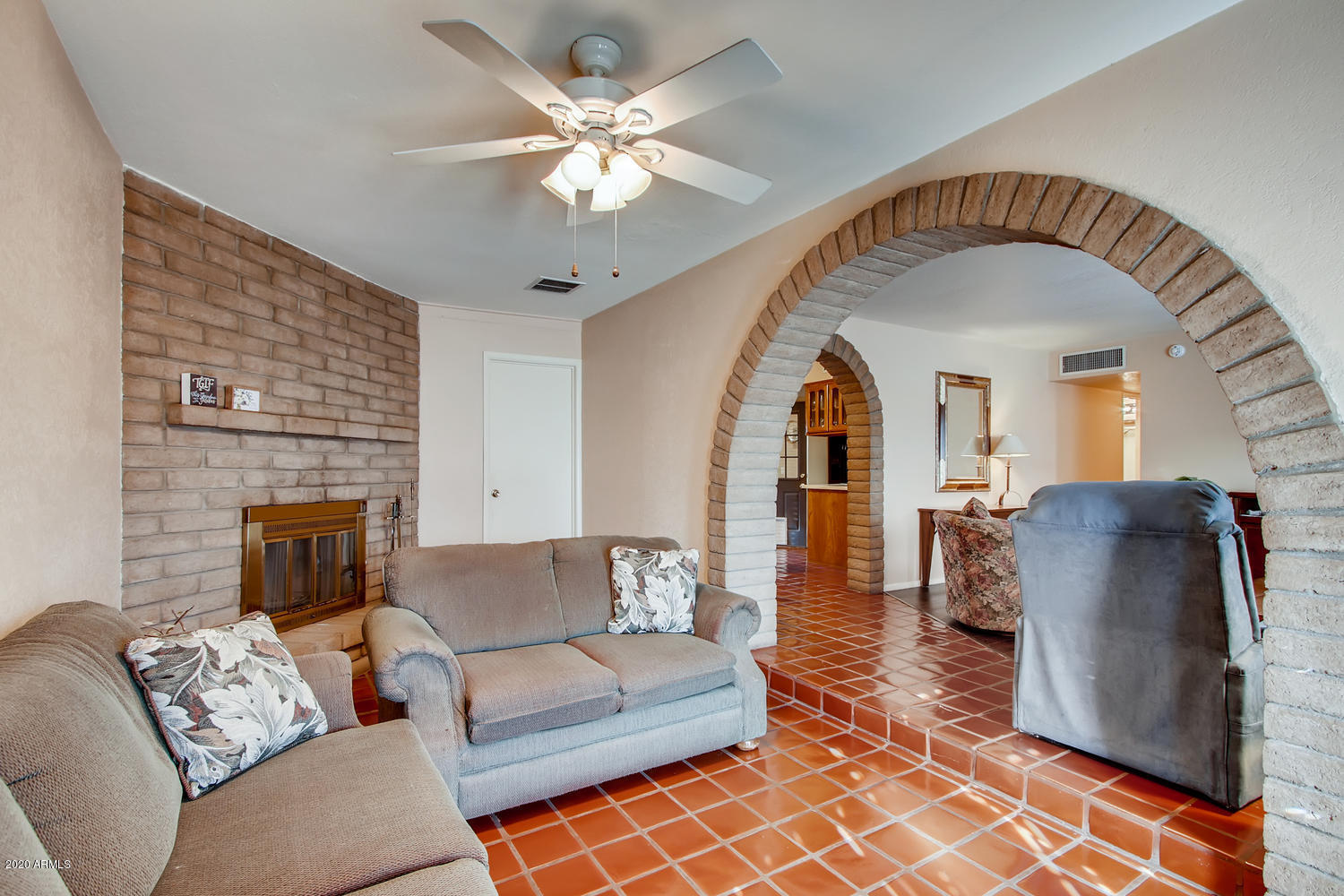 714 East Carter Road Phoenix, AZ 85042 - Photo 2 of 17 FAMILY ROOM
