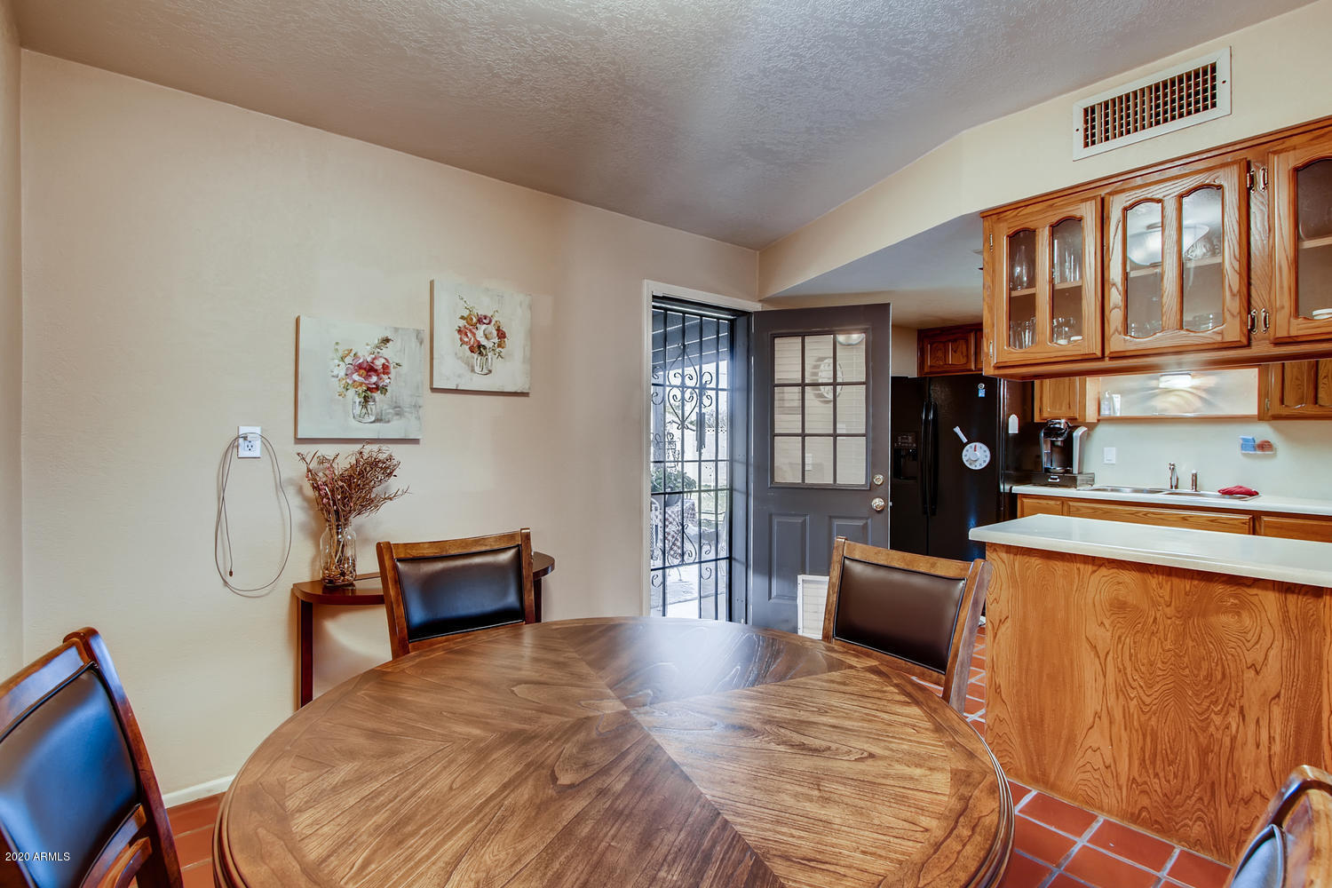 714 East Carter Road Phoenix, AZ 85042 - Photo 5 of 17 KITCHEN