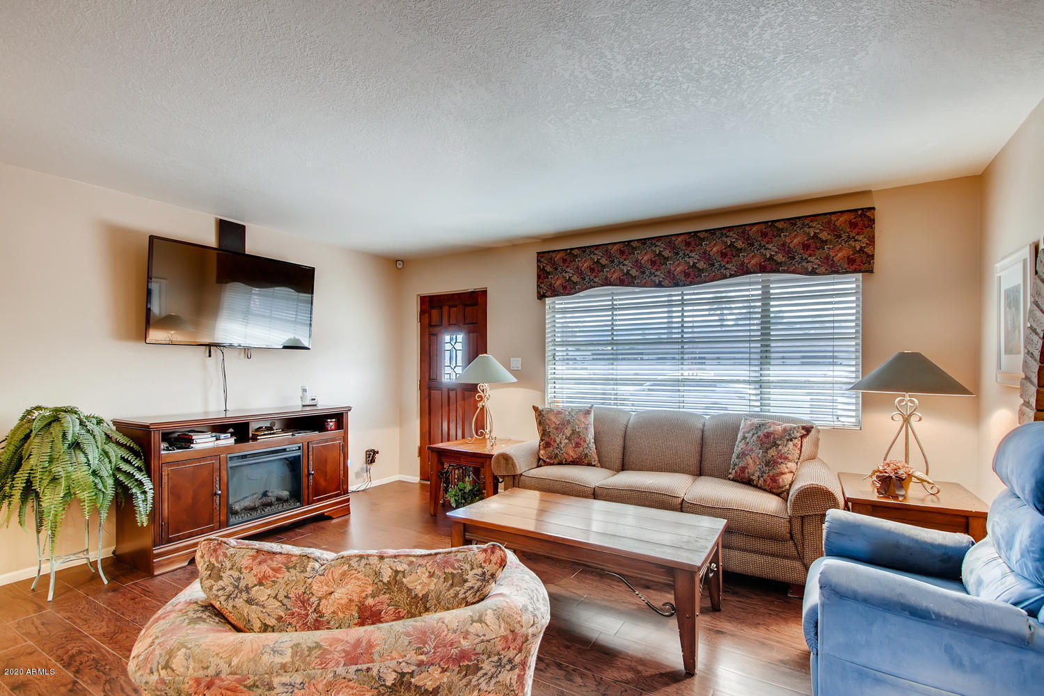 714 East Carter Road Phoenix, AZ 85042 - Photo 6 of 17 LIVING ROOM