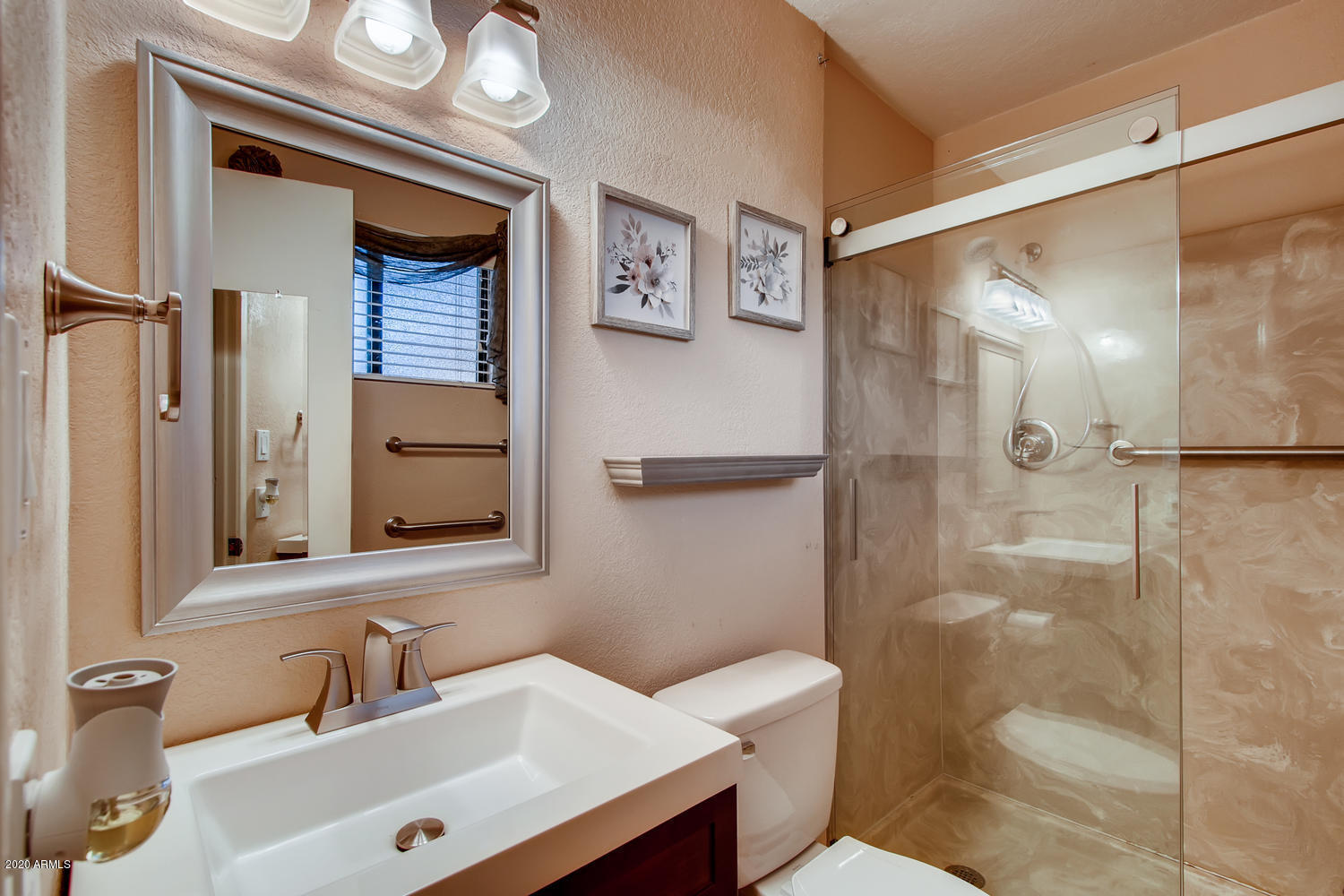 714 East Carter Road Phoenix, AZ 85042 - Photo 10 of 17 MASTER BATHROOM