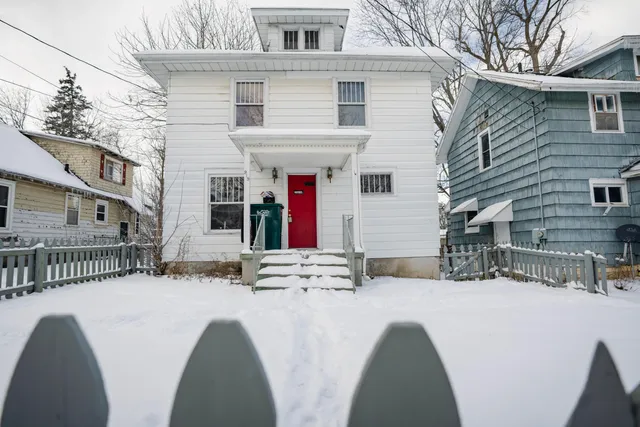 $100,000 | 919 Princeton Avenue, Lansing, MI 48915