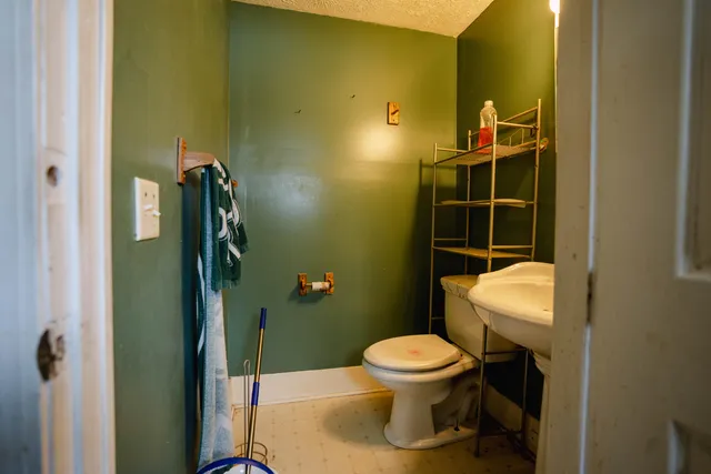 $100,000 | 919 Princeton Avenue, Lansing, MI 48915