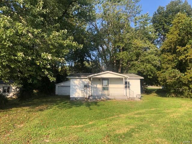 1906 Old Bus Line Road Hillsboro, IL 62049 - Photo 1 of 13 Gallery Image 1