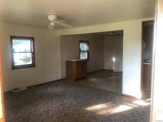 1906 Old Bus Line Road Hillsboro, IL 62049 - Photo 3 of 13 Gallery Image 3