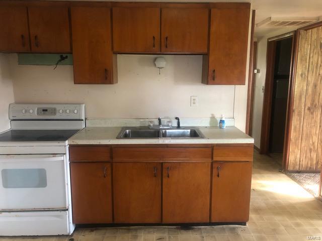 1906 Old Bus Line Road Hillsboro, IL 62049 - Photo 6 of 13 Gallery Image 6