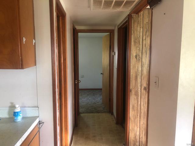 1906 Old Bus Line Road Hillsboro, IL 62049 - Photo 7 of 13 Gallery Image 7