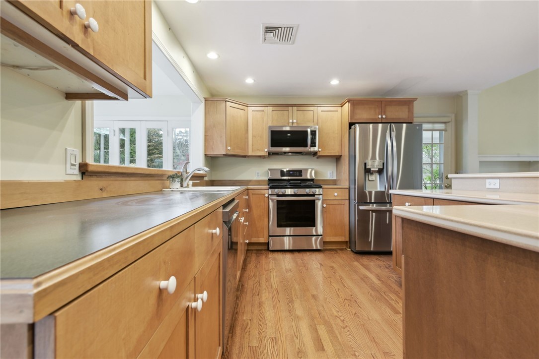 55 Wagner Road Westerly, RI 02891 - Photo 11 of 39