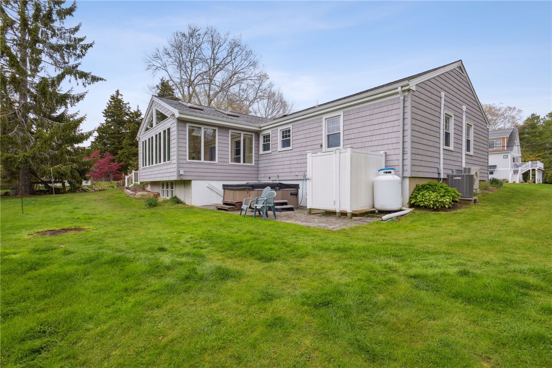 55 Wagner Road Westerly, RI 02891 - Photo 4 of 39