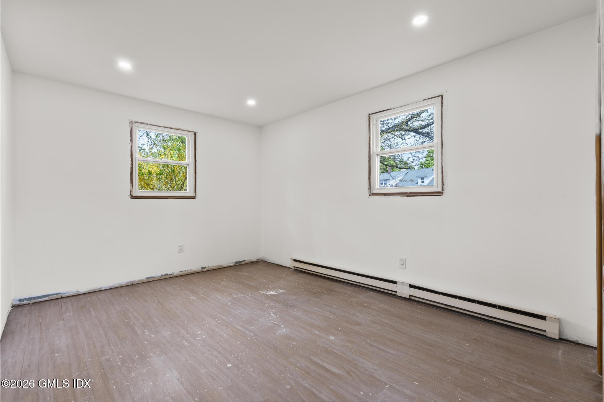 22 Carrona Drive Riverside, CT 06878 - Photo 17 of 26 an empty room with a painting and a window