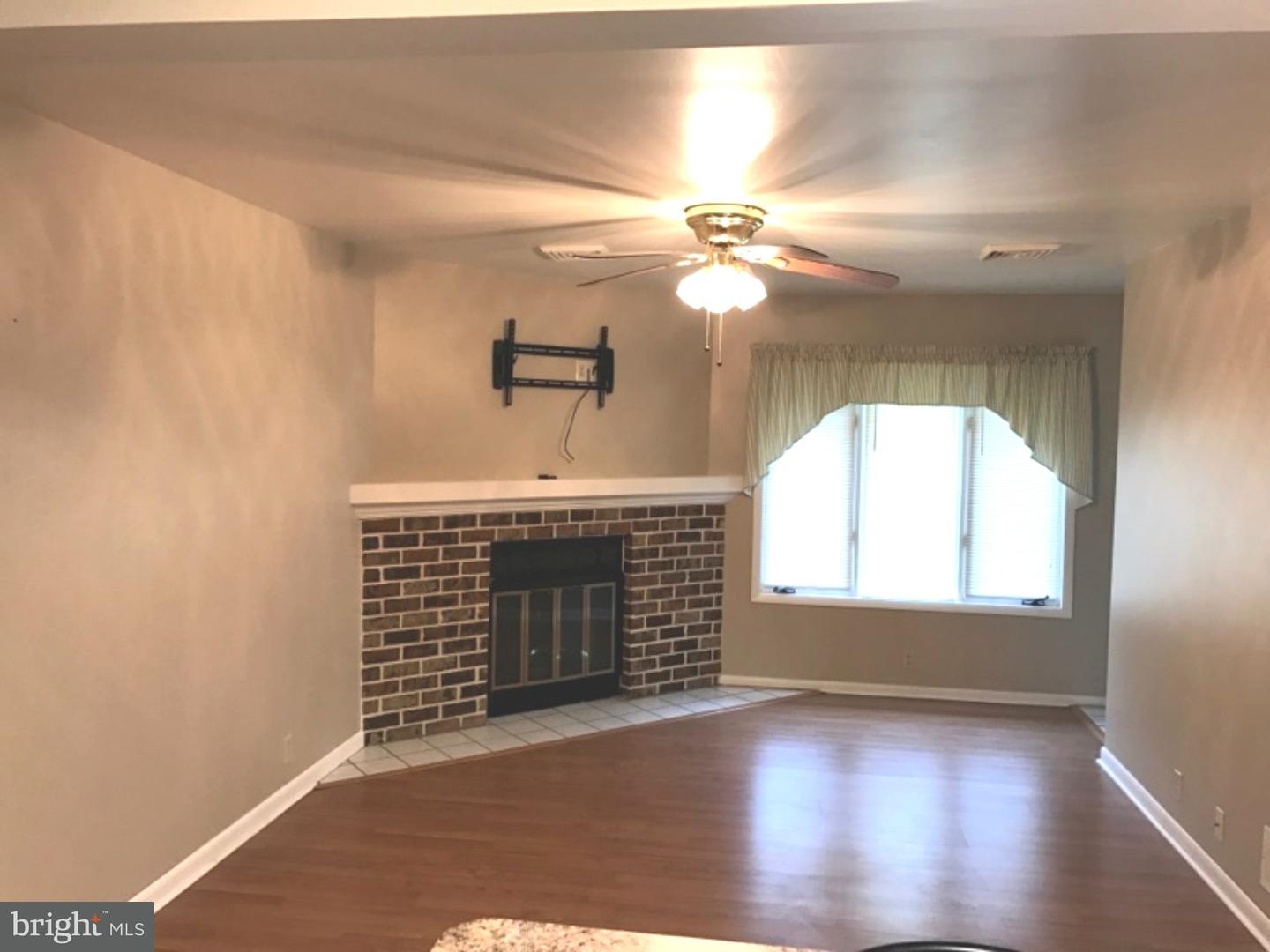 1356 Pershing Boulevard Reading, PA 19607 - Photo 16 of 25 Living Room